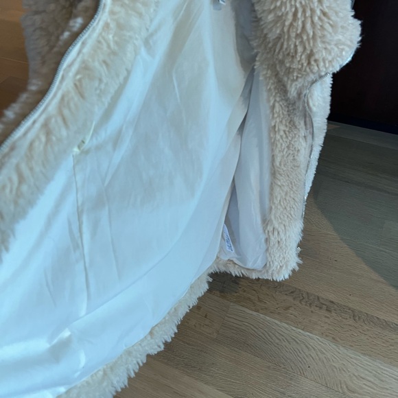 LIKE NEW TEDDY COAT! - Picture 5 of 8